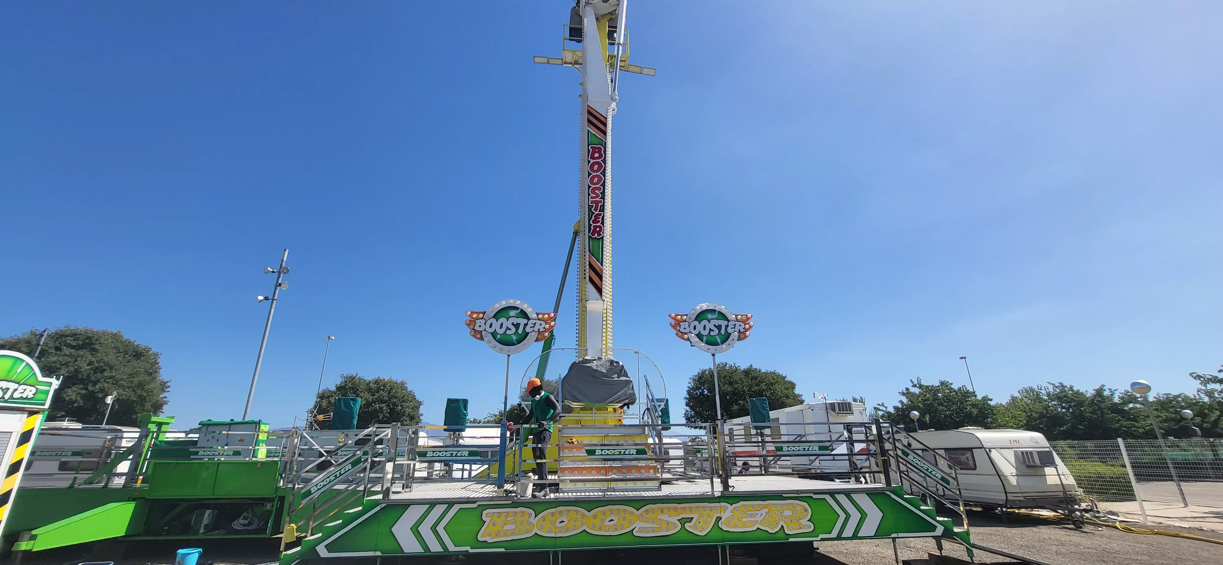 Preparativos en el recinto ferial de Huesca para montar las las atracciones para San Lorenzo. Foto: Mercedes Manterola