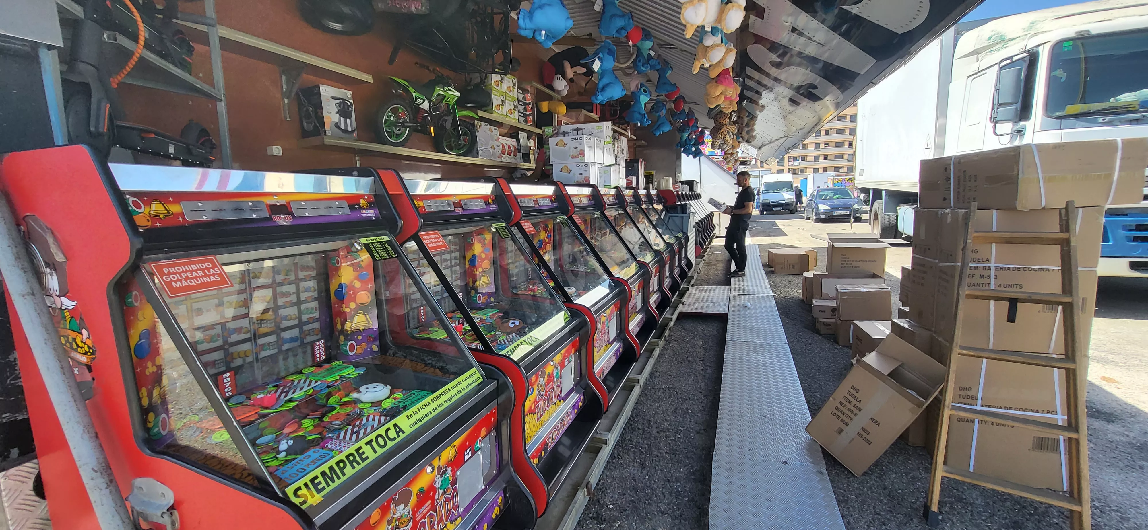Preparativos en el recinto ferial de Huesca para montar las las atracciones para San Lorenzo. Foto: Mercedes Manterola