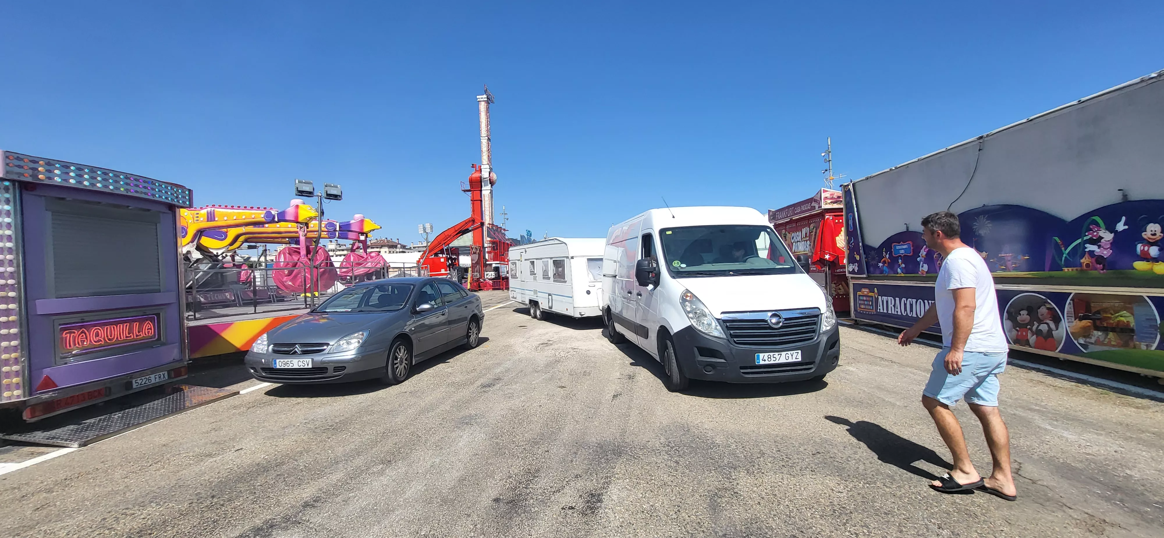 Preparativos en el recinto ferial de Huesca para montar las las atracciones para San Lorenzo. Foto: Mercedes Manterola