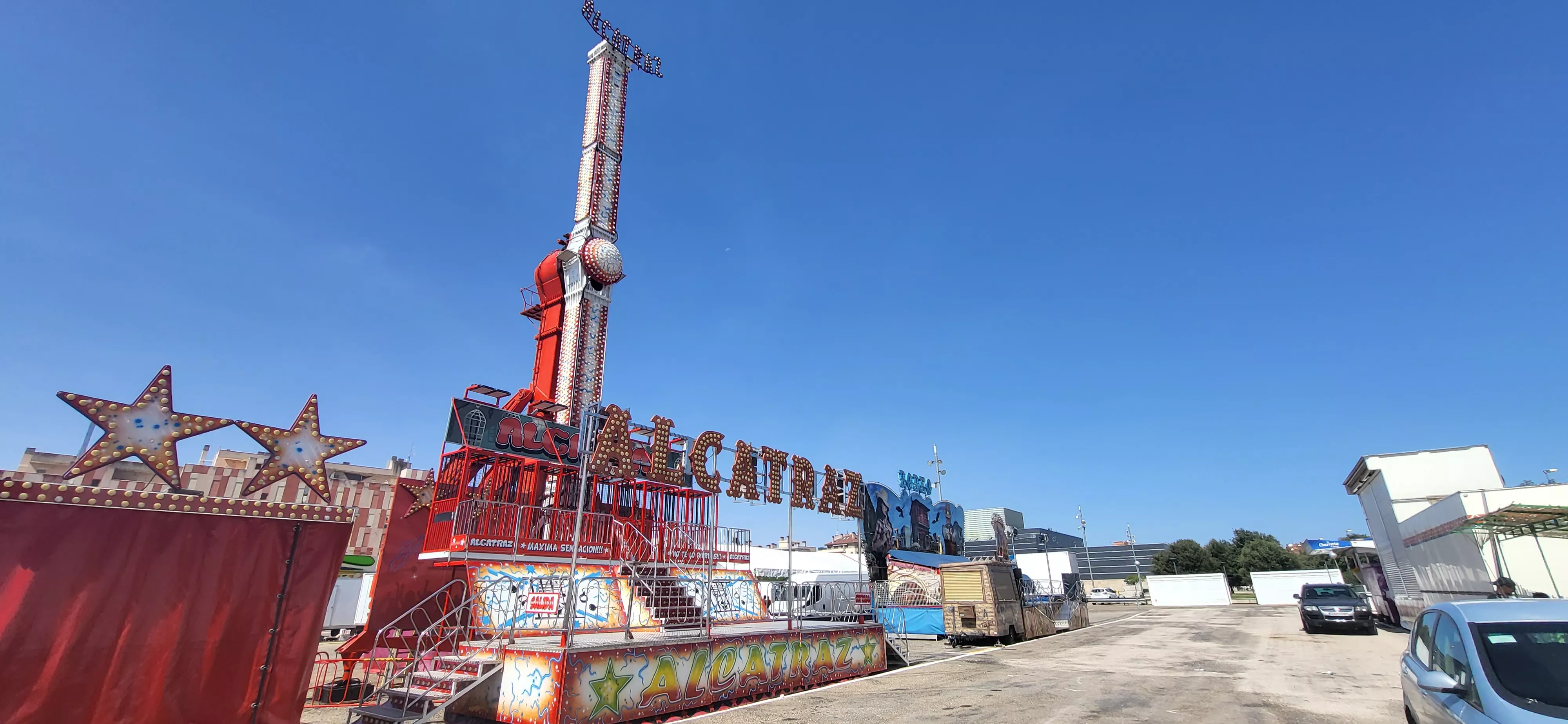 Preparativos en el recinto ferial de Huesca para montar las las atracciones para San Lorenzo. Foto: Mercedes Manterola