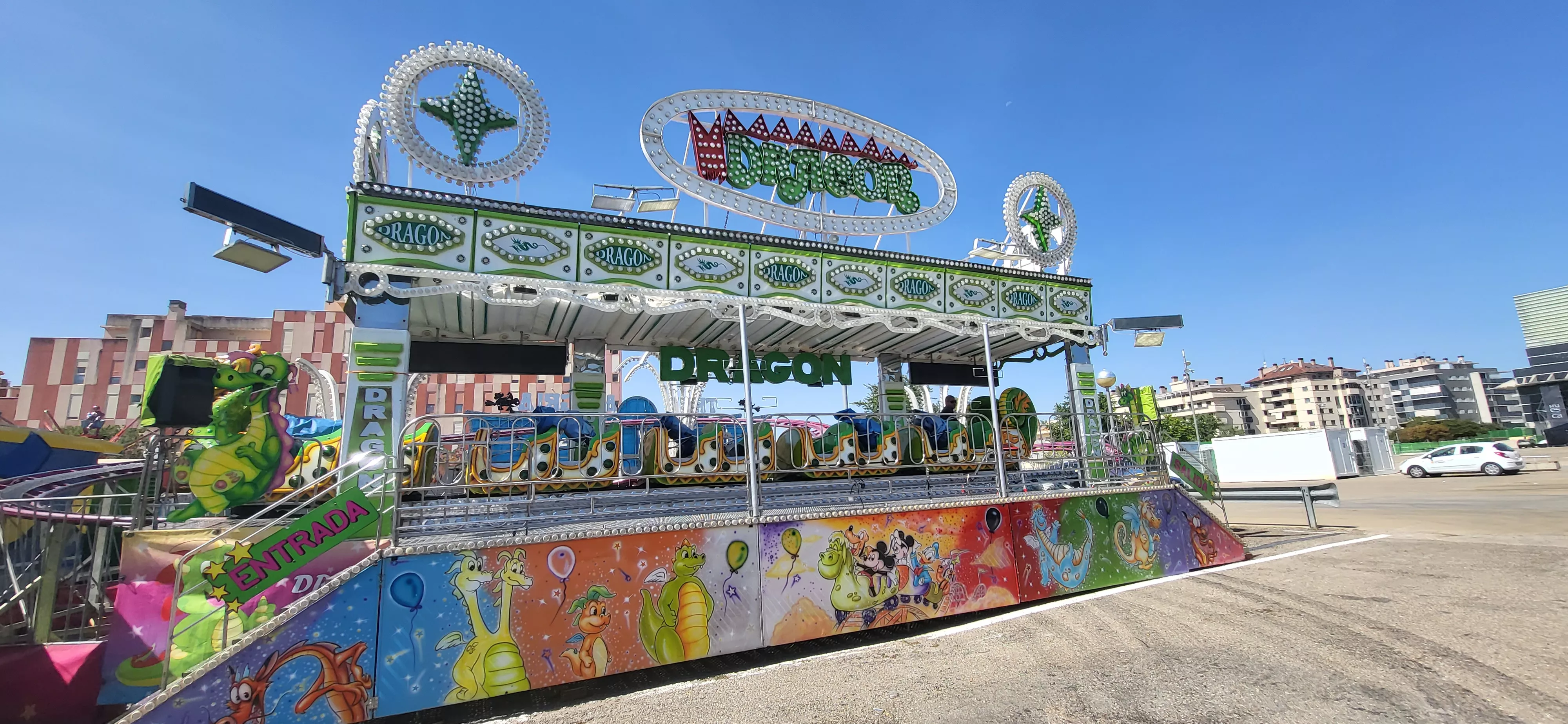Preparativos en el recinto ferial de Huesca para montar las las atracciones para San Lorenzo. Foto: Mercedes Manterola