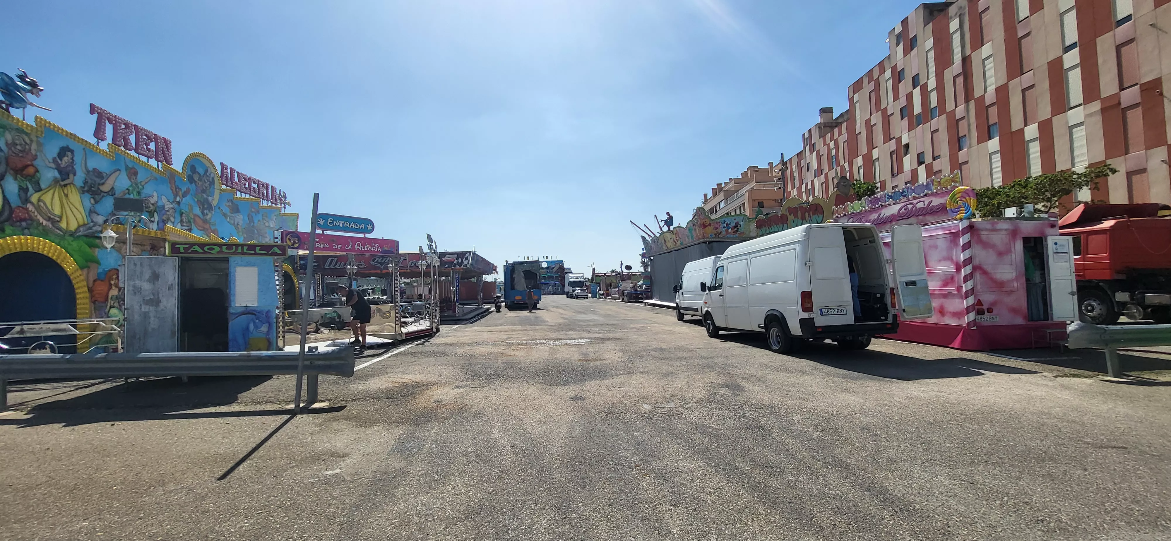 Preparativos en el recinto ferial de Huesca para montar las las atracciones para San Lorenzo. Foto: Mercedes Manterola