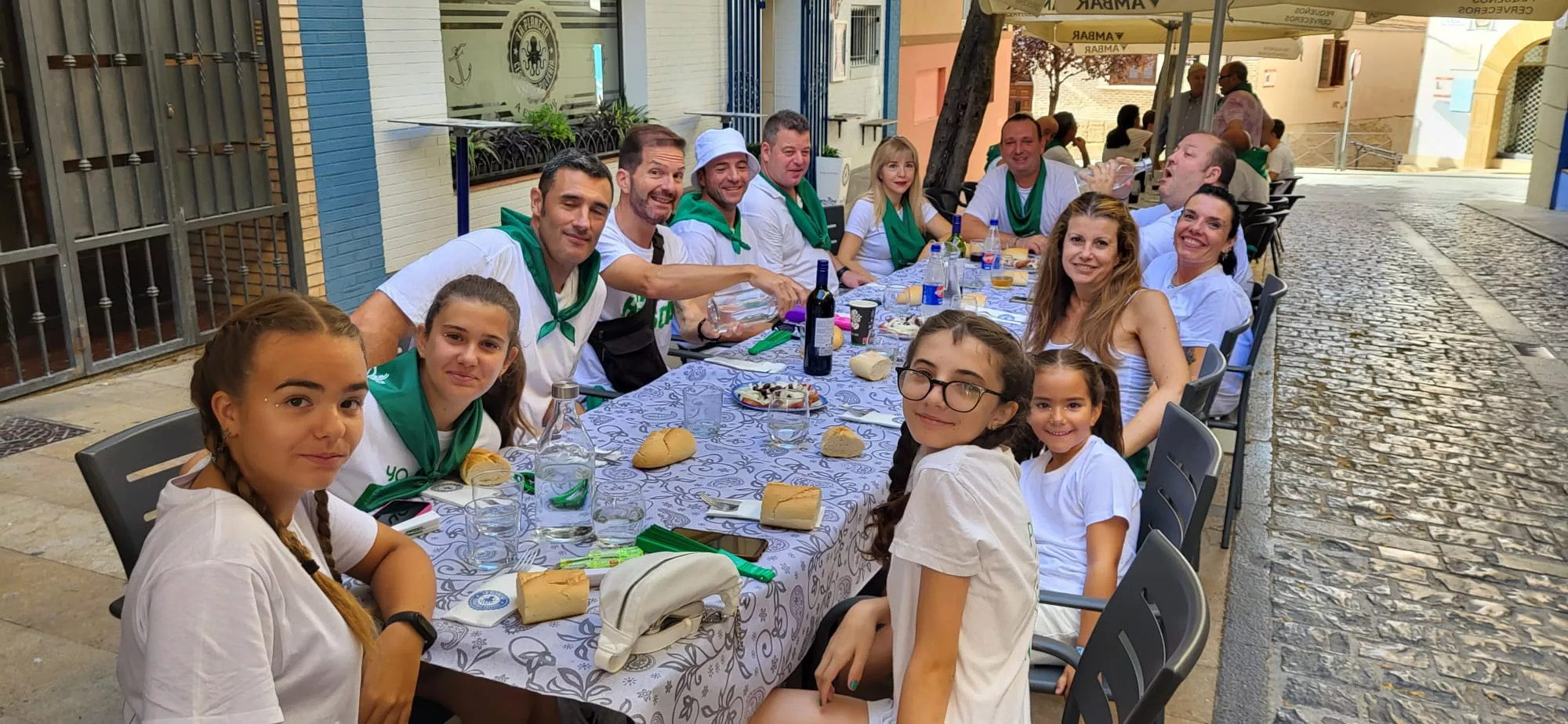 Muchísimo ambiente desde las 8:30 en los establecimientos de Huesca, que cuentan por cientos los servicios