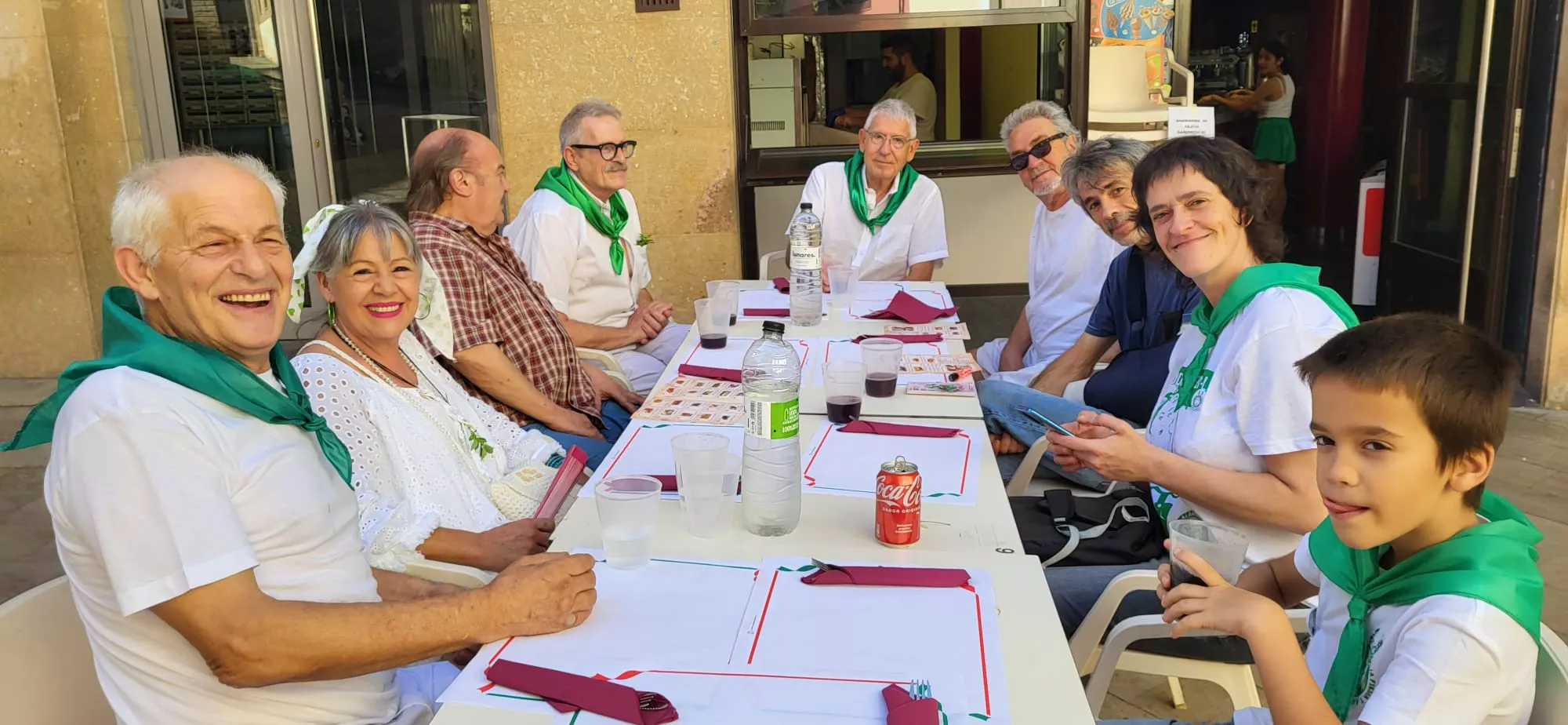 Muchísimo ambiente desde las 8:30 en los establecimientos de Huesca, que cuentan por cientos los servicios
