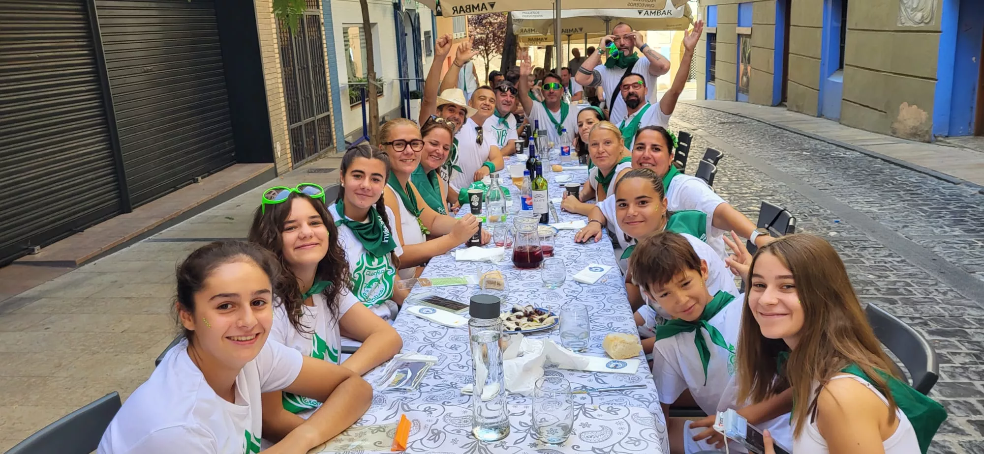 Muchísimo ambiente desde las 8:30 en los establecimientos de Huesca, que cuentan por cientos los servicios
