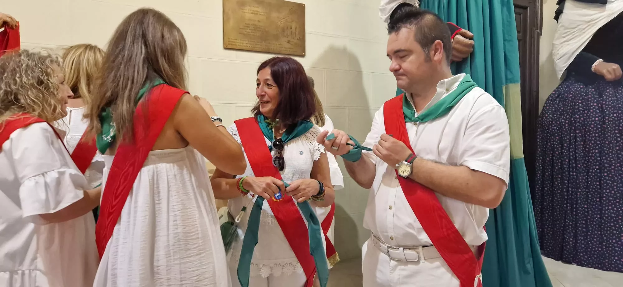 Acto del solemne izado de las banderas en el Ayuntamiento
