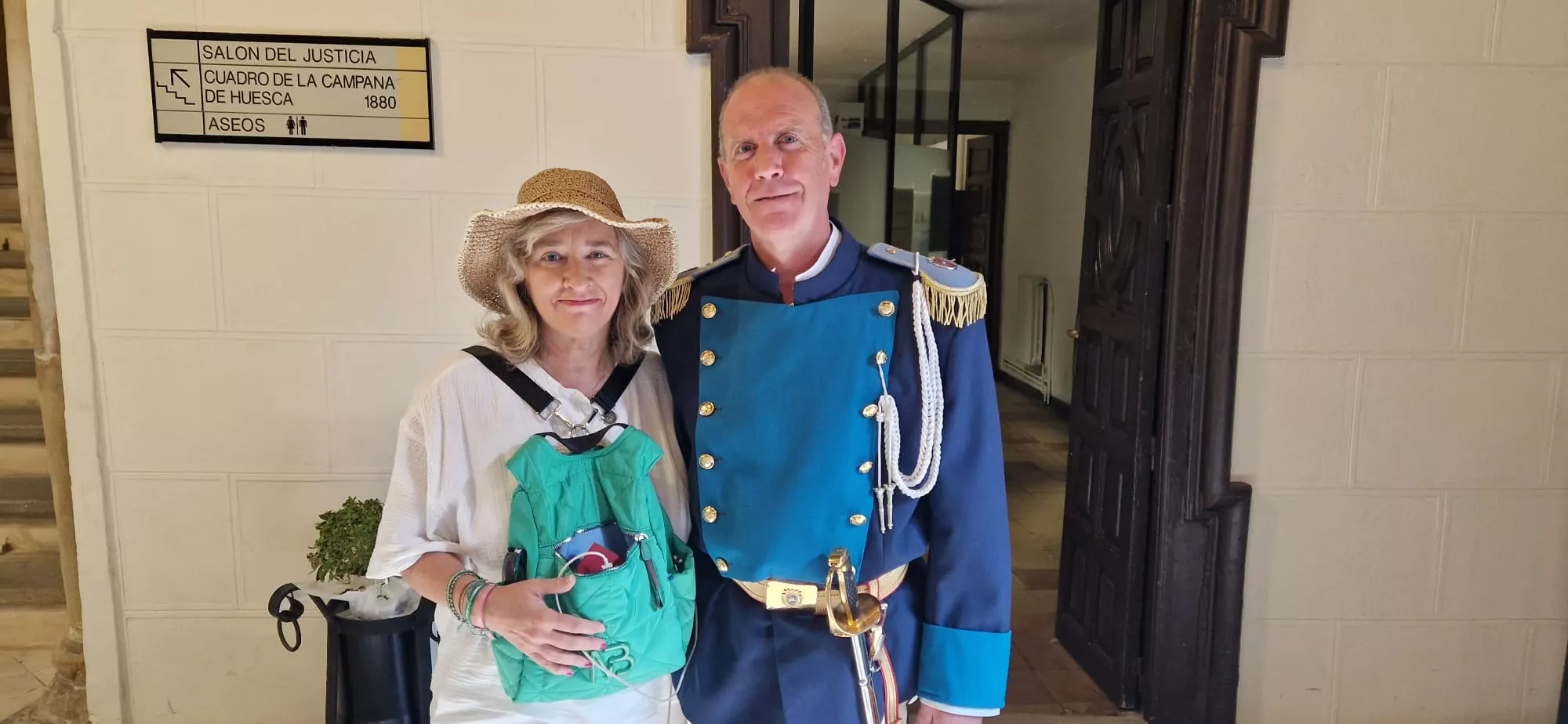 Acto del solemne izado de las banderas en el Ayuntamiento