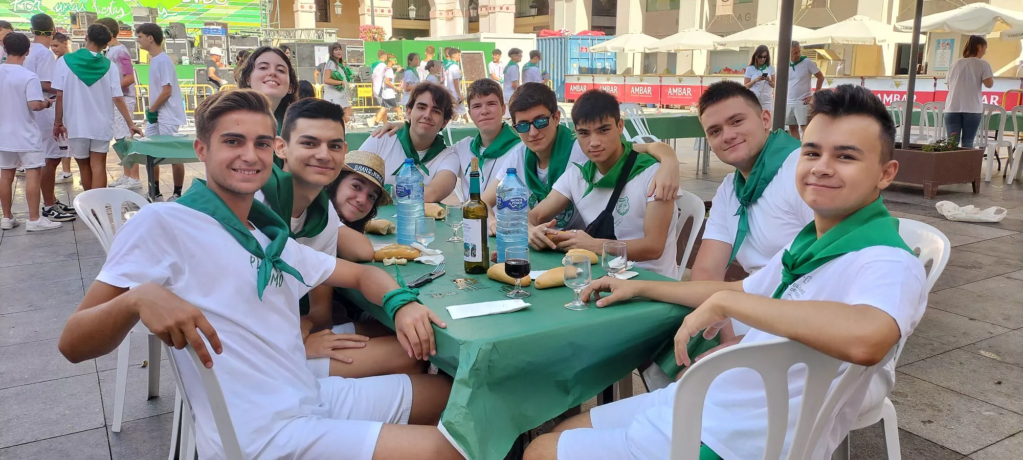 Muchísimo ambiente desde las 8:30 en los establecimientos de Huesca, que cuentan por cientos los servicios