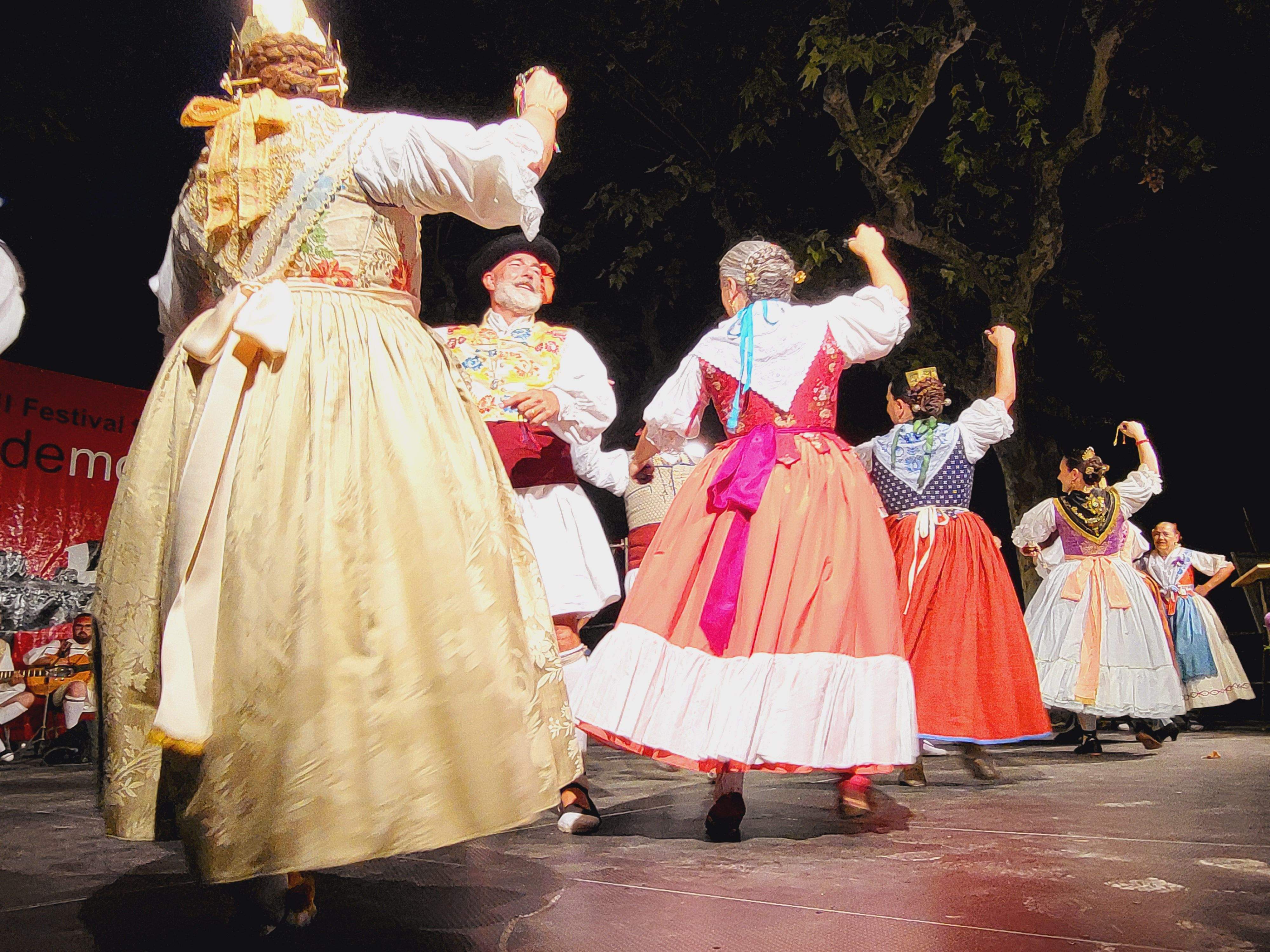 Desde entonces, el grupo no ha parado de trabajar llegando al momento actual con un cuerpo de baile de unas 25 personas y colaborando, de manera continuada, con la “Rondalla Faitanar” y la “Colla de Dolçainers i Tabaleters de Picanya”.