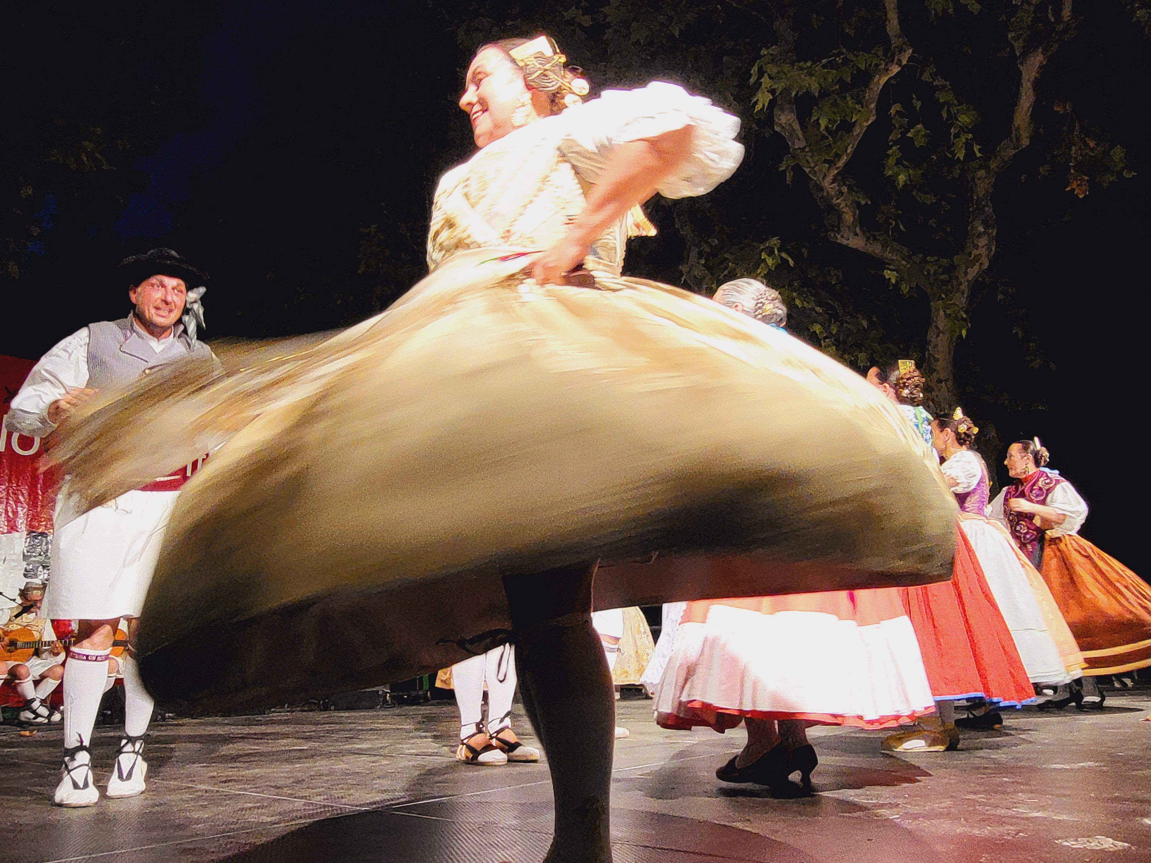 Ya hace más de 30 años que comenzaron a realizar intercambios de tipo cultural con otros grupos de diferentes comunidades españolas y, en alguna ocasión, con grupos de otros países.  