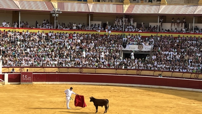 Un momento de la becerrada de las Peñas en Huesca. Foto: A. Mora