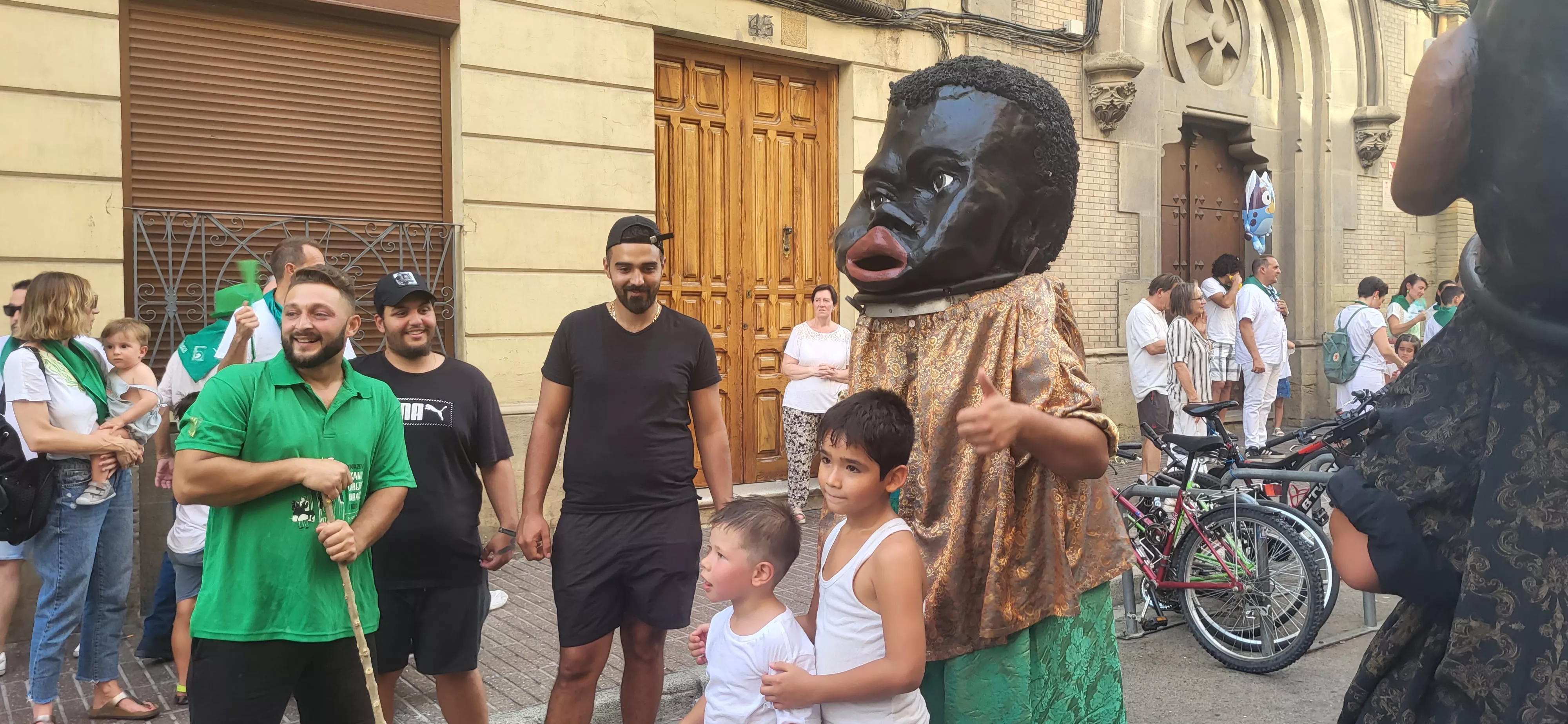  Primera salida de los Gigantes, Cabezudos y Caballicos en San Lorenzo. Foto: Mercedes Manterola