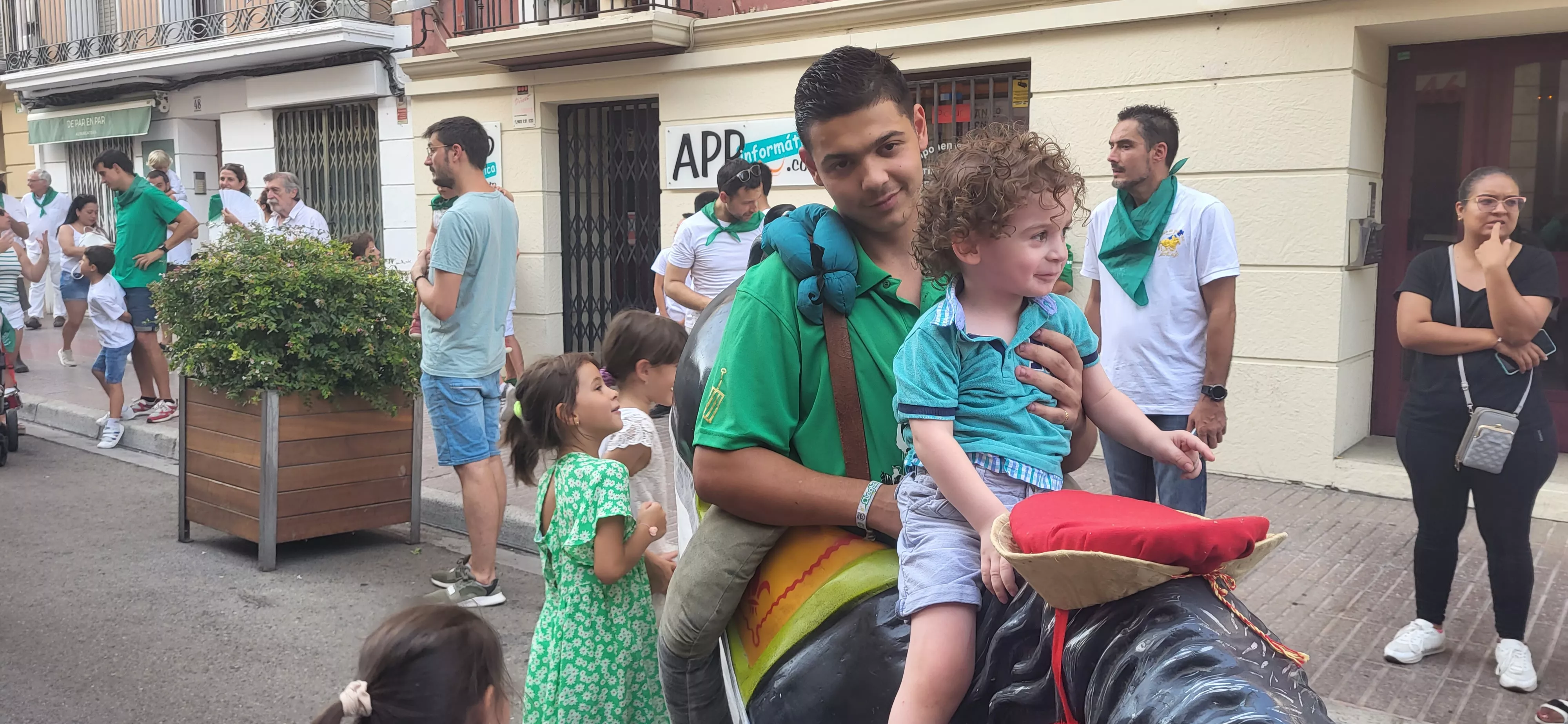  Primera salida de los Gigantes, Cabezudos y Caballicos en San Lorenzo. Foto: Mercedes Manterola