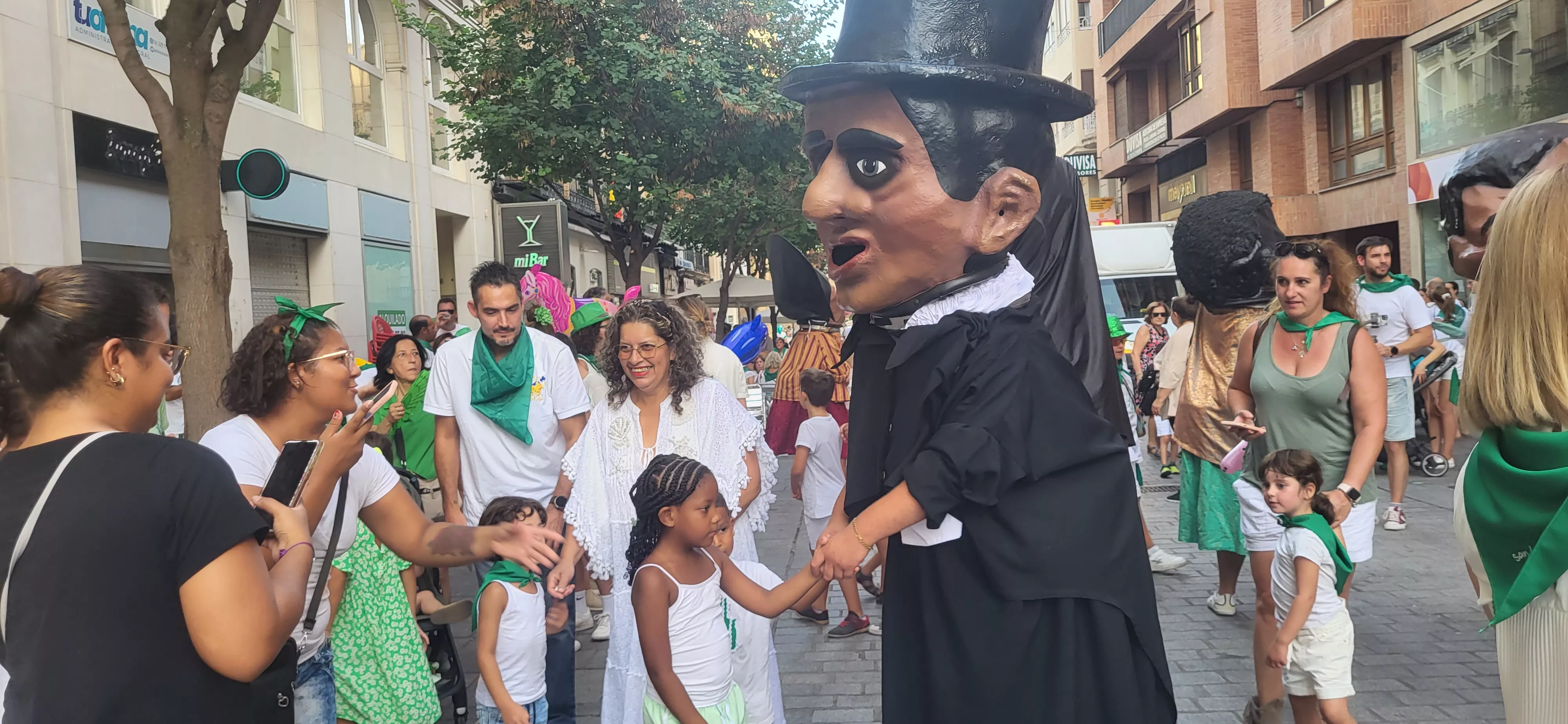 Primera salida de los Gigantes, Cabezudos y Caballicos en San Lorenzo. Foto: Mercedes Manterola
