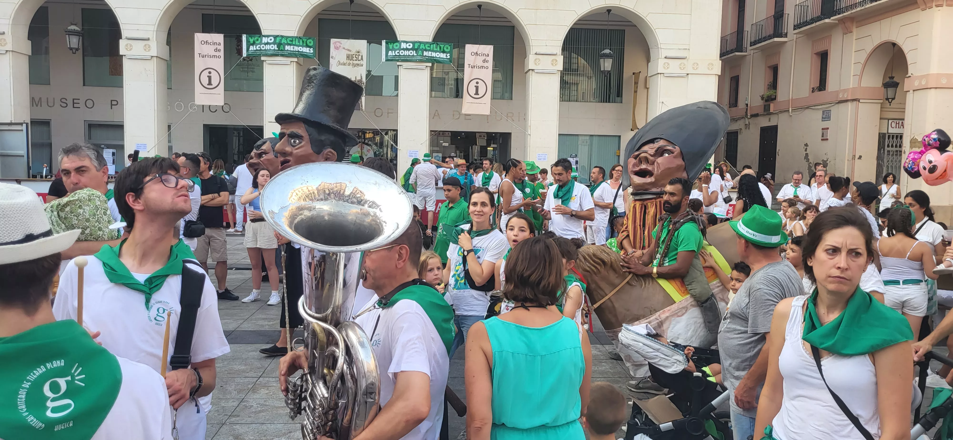  Primera salida de los Gigantes, Cabezudos y Caballicos en San Lorenzo. Foto: Mercedes Manterola
