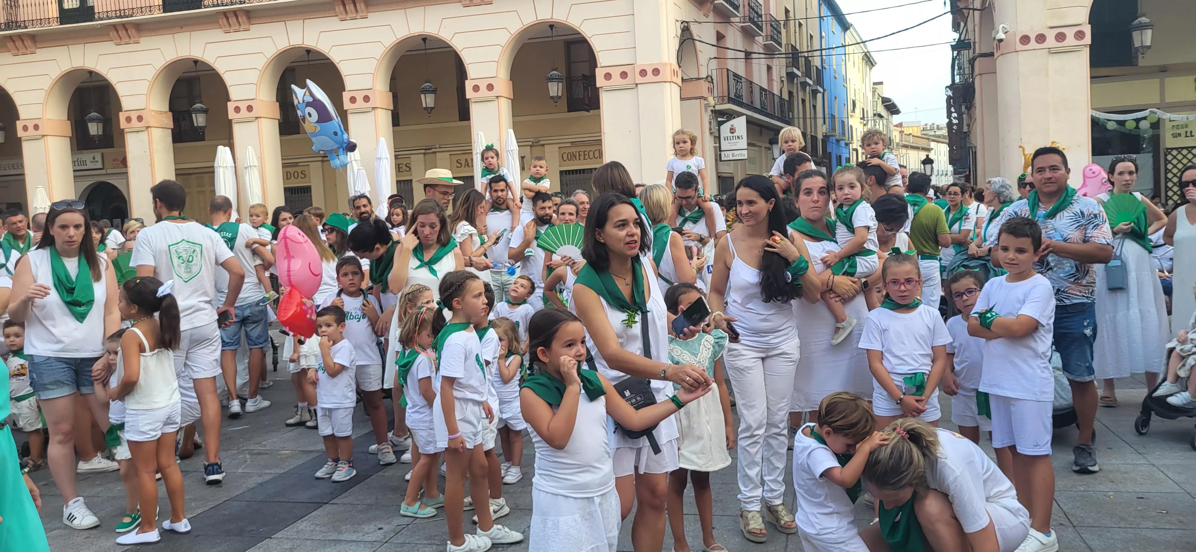  Primera salida de los Gigantes, Cabezudos y Caballicos en San Lorenzo. Foto: Mercedes Manterola