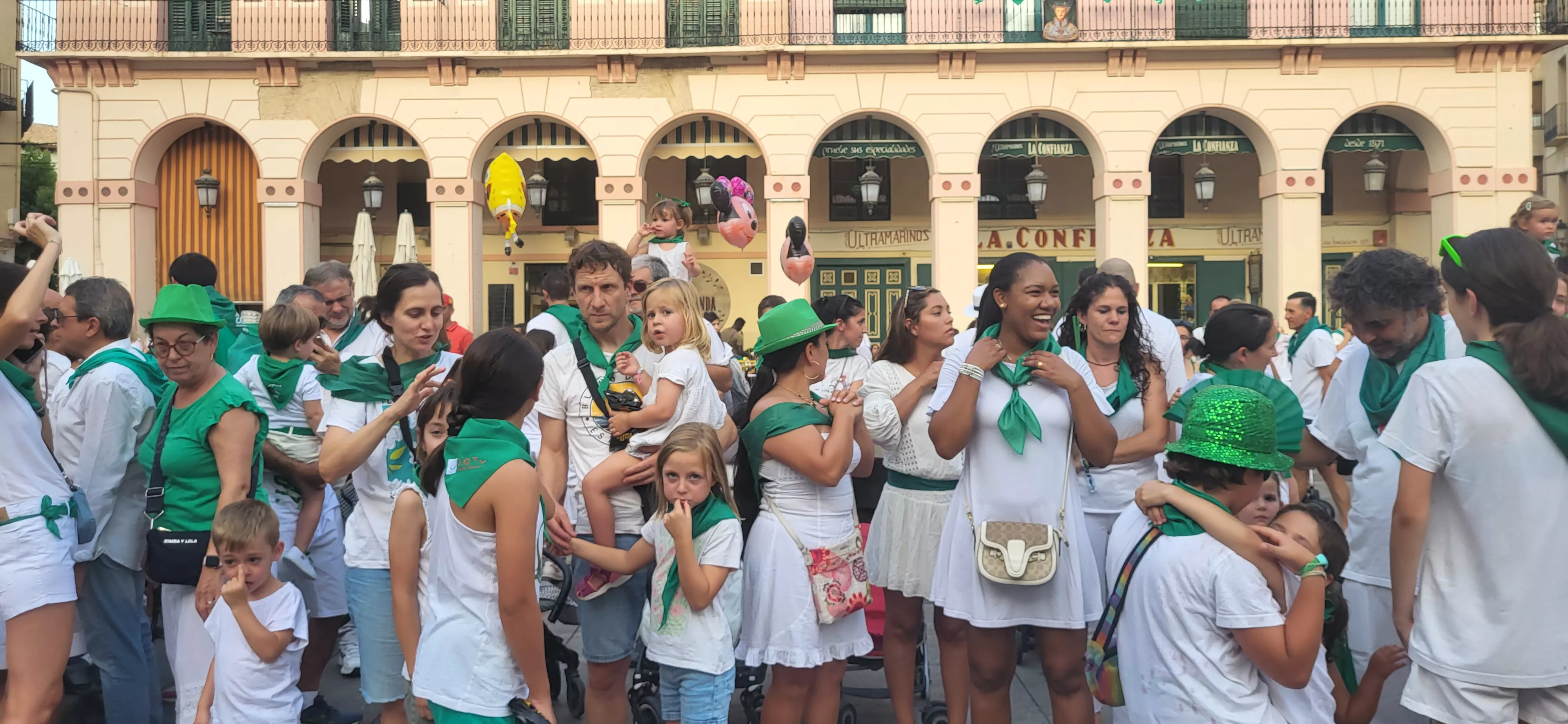  Primera salida de los Gigantes, Cabezudos y Caballicos en San Lorenzo. Foto: Mercedes Manterola