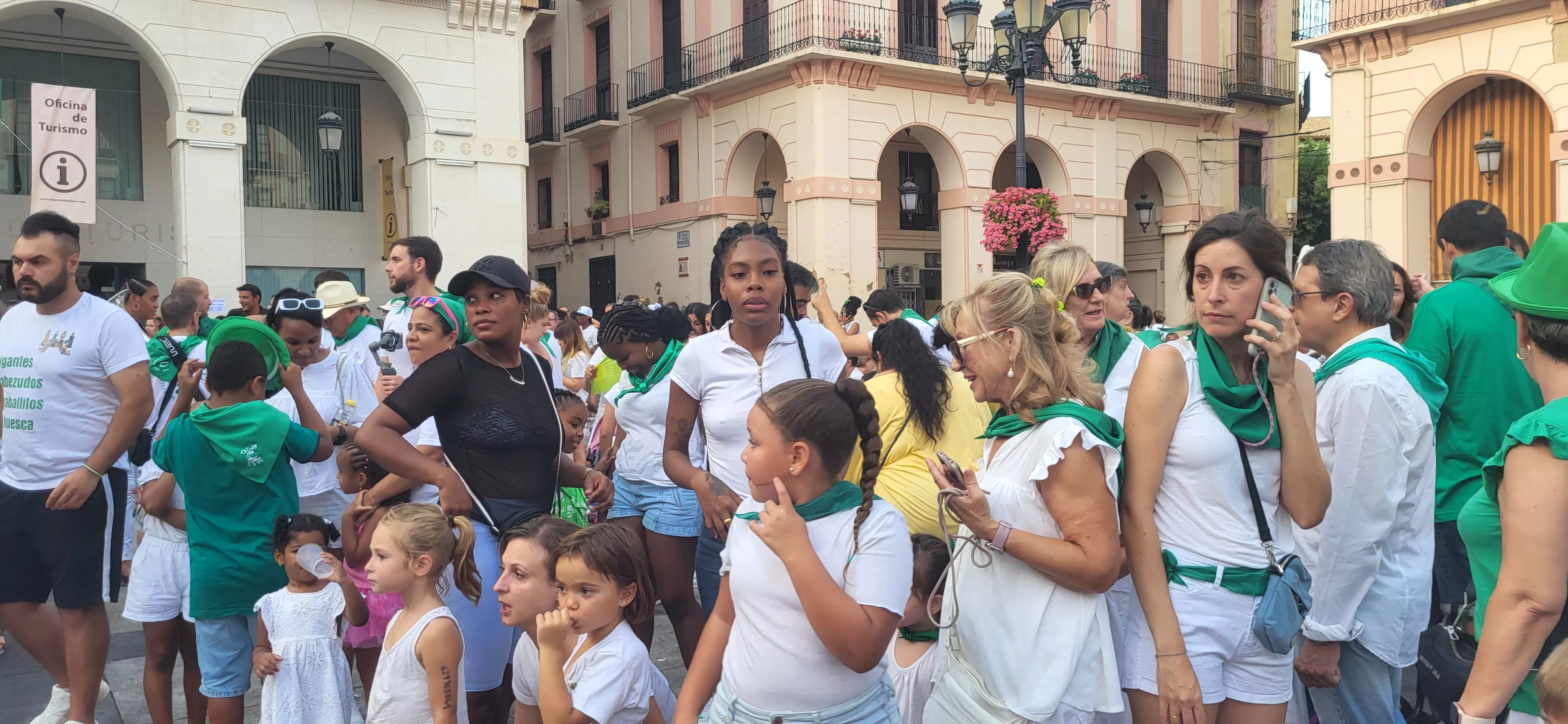  Primera salida de los Gigantes, Cabezudos y Caballicos en San Lorenzo. Foto: Mercedes Manterola