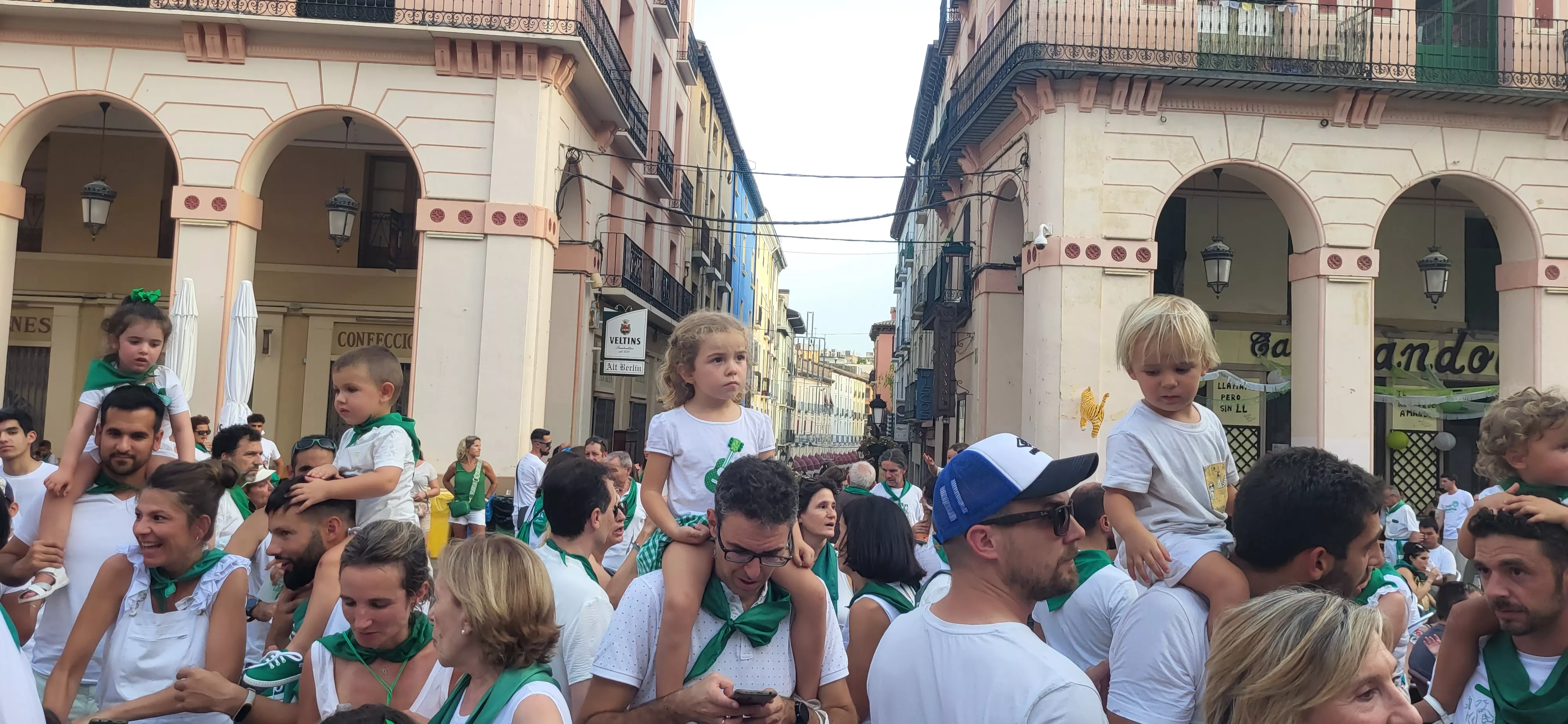  Primera salida de los Gigantes, Cabezudos y Caballicos en San Lorenzo. Foto: Mercedes Manterola