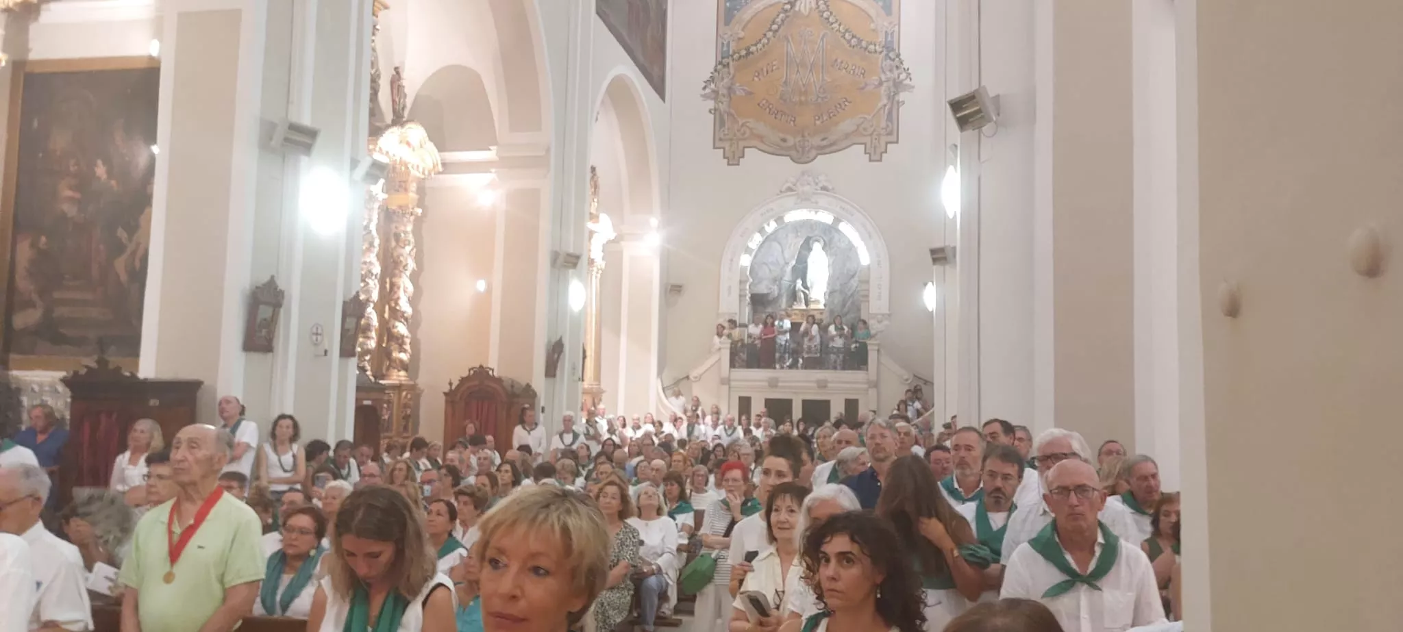 Celebración de las Completas en la Basílica de San Lorenzo.
