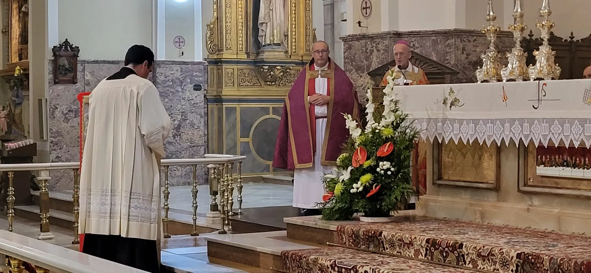 Celebración de las Completas en la Basílica de San Lorenzo.