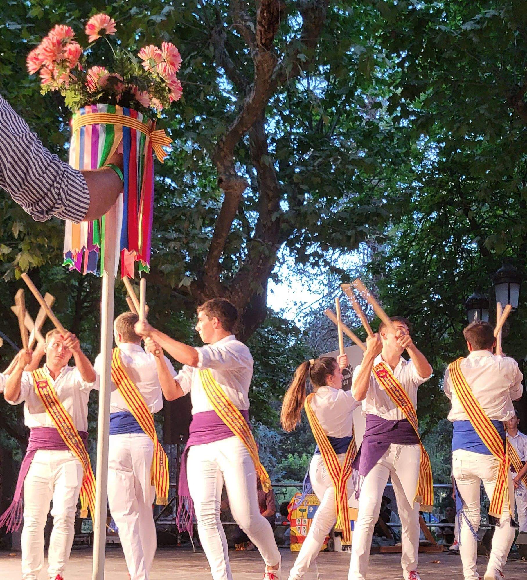En Boquiñeni no tienen constancia exacta de la antigüedad de su dance, pero les consta que se ha bailado a lo largo de los últimos 120 años. Fueron los indianos que volvieron de Cuba, en el año 1898, quienes lo recuperaron y comenzaron a bailarlo de nuevo. 